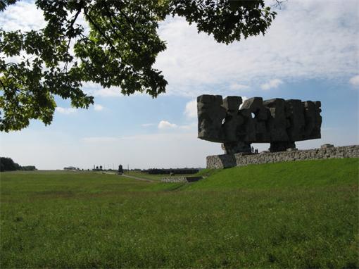 spomenik Majdanek